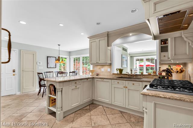 Builiding view ten for 2620 Wendover, Bloomfield Hills, MI. 48302