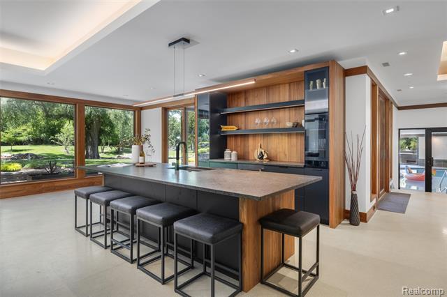 Builiding view fifty eight for 2700 Squirrel, Bloomfield Hills, MI. 48304