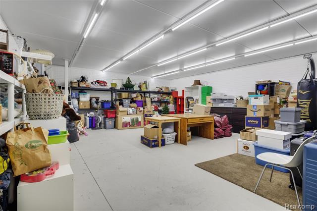 Builiding view fifty four for 2700 Squirrel, Bloomfield Hills, MI. 48304