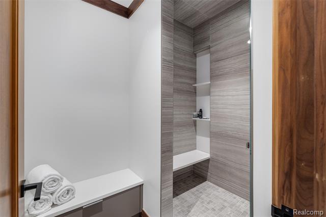 Builiding view fifty six for 2700 Squirrel, Bloomfield Hills, MI. 48304