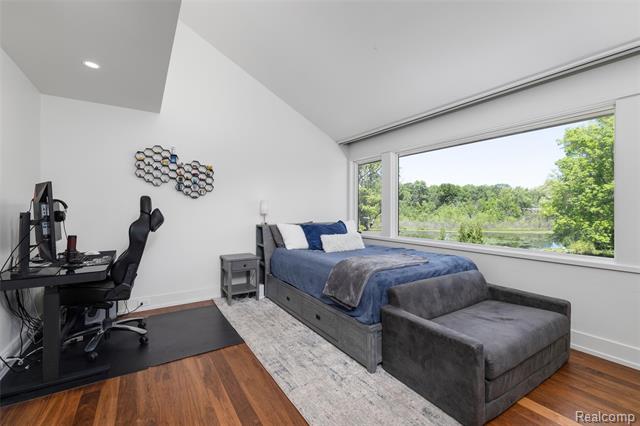 Builiding view forty nine for 2700 Squirrel, Bloomfield Hills, MI. 48304