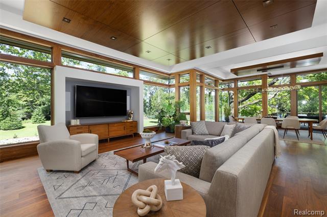 Builiding view nine for 2700 Squirrel, Bloomfield Hills, MI. 48304