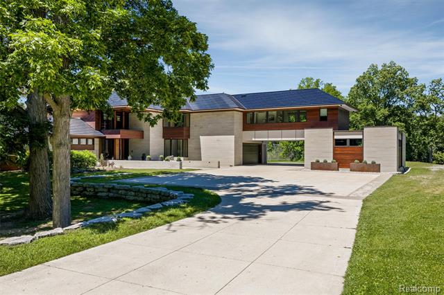 Builiding view one for 2700 Squirrel, Bloomfield Hills, MI. 48304