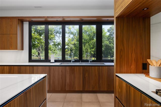 Builiding view seventeen for 2700 Squirrel, Bloomfield Hills, MI. 48304
