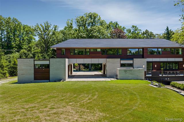 Builiding view seventy five for 2700 Squirrel, Bloomfield Hills, MI. 48304