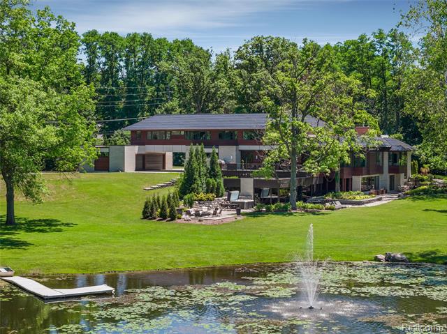 Builiding view seventy four for 2700 Squirrel, Bloomfield Hills, MI. 48304