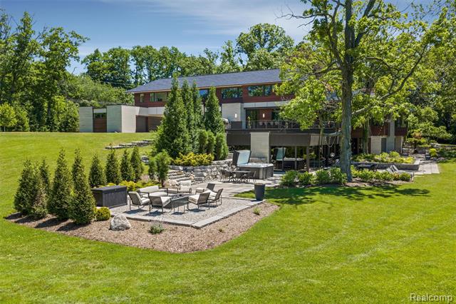Builiding view seventy three for 2700 Squirrel, Bloomfield Hills, MI. 48304