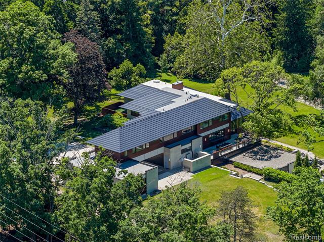 Builiding view seventy for 2700 Squirrel, Bloomfield Hills, MI. 48304
