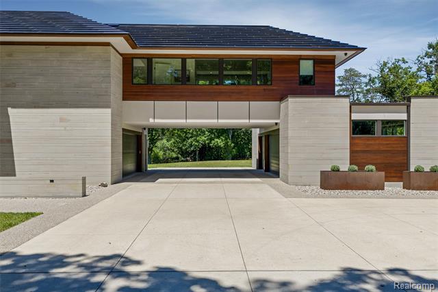 Builiding view sixty nine for 2700 Squirrel, Bloomfield Hills, MI. 48304
