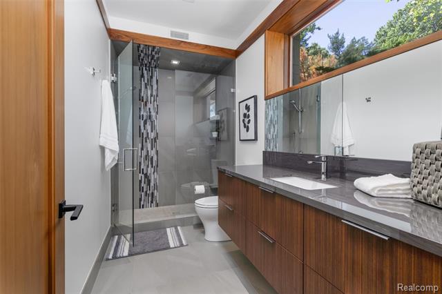 Builiding view sixty one for 2700 Squirrel, Bloomfield Hills, MI. 48304