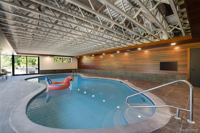 Builiding view sixty six for 2700 Squirrel, Bloomfield Hills, MI. 48304