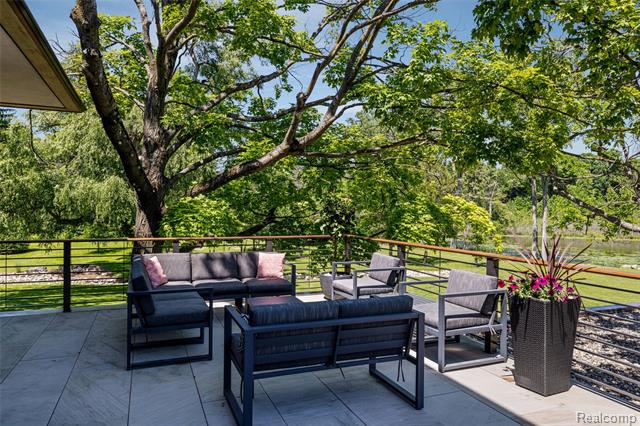 Builiding view thirty five for 2700 Squirrel, Bloomfield Hills, MI. 48304