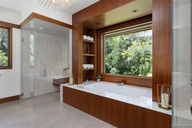 Builiding view thirty two for 2700 Squirrel, Bloomfield Hills, MI. 48304