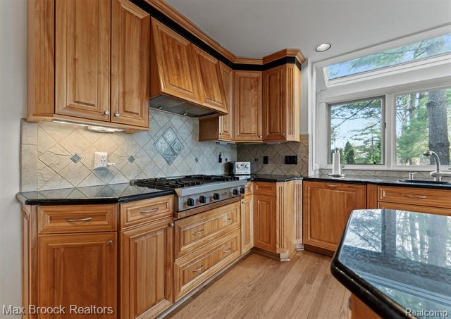 Builiding view sixteen for 363 Sycamore, Bloomfield Hills, MI. 48302