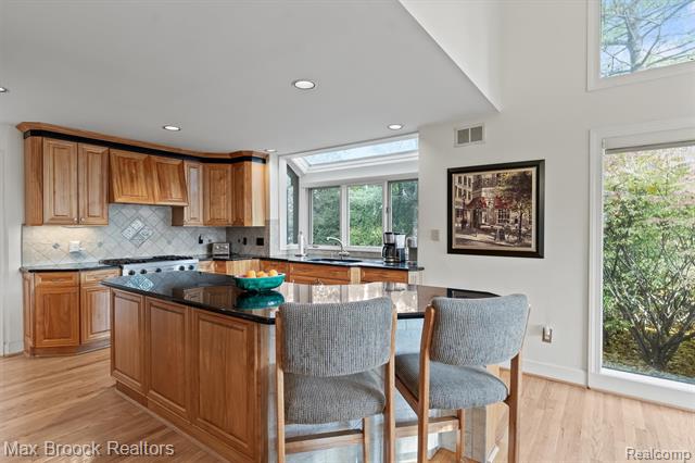 Builiding view thirteen for 363 Sycamore, Bloomfield Hills, MI. 48302