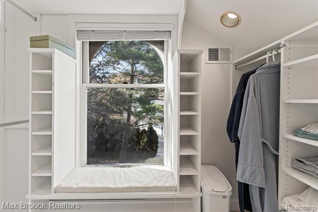 Builiding view thirty one for 363 Sycamore, Bloomfield Hills, MI. 48302