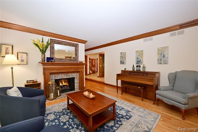 Builiding view fifteen for 5684 Sussex, Troy, MI. 48098