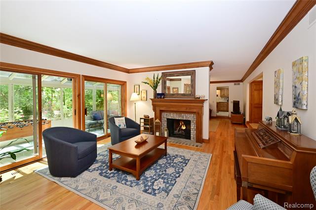 Builiding view fourteen for 5684 Sussex, Troy, MI. 48098