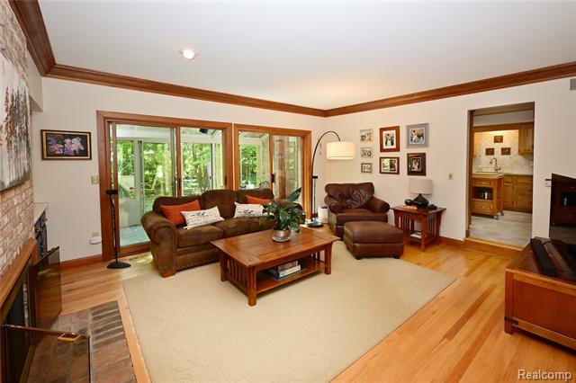 Builiding view seven for 5684 Sussex, Troy, MI. 48098