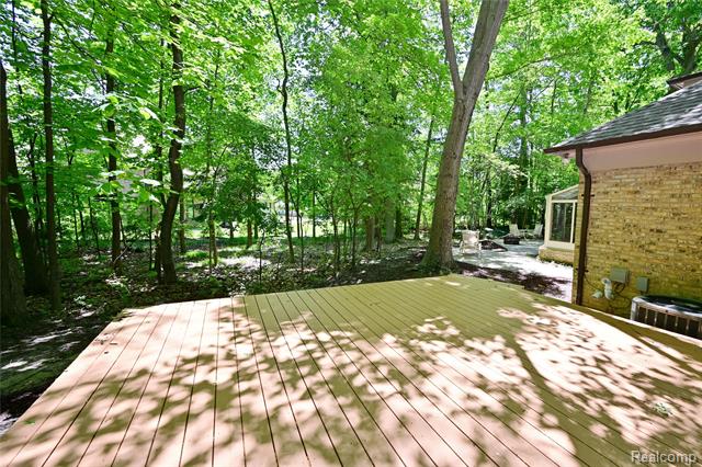 Builiding view thirty nine for 5684 Sussex, Troy, MI. 48098