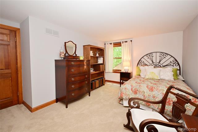 Builiding view thirty one for 5684 Sussex, Troy, MI. 48098