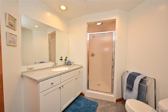 Builiding view thirty six for 5684 Sussex, Troy, MI. 48098