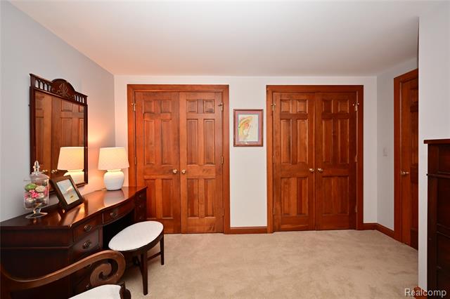 Builiding view thirty two for 5684 Sussex, Troy, MI. 48098