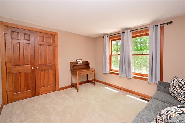 Builiding view thirty for 5684 Sussex, Troy, MI. 48098