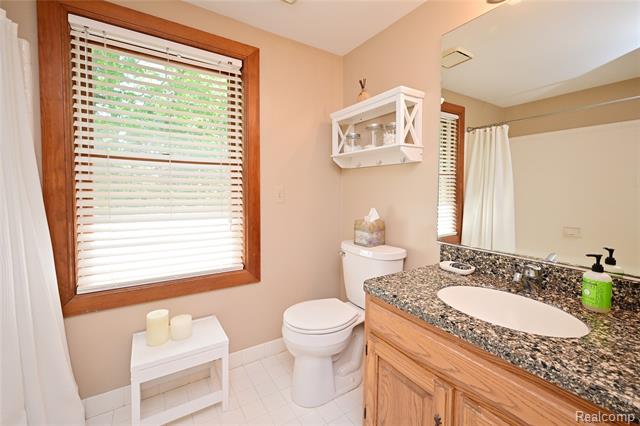 Builiding view twenty nine for 5684 Sussex, Troy, MI. 48098