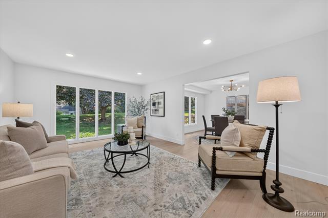 Builiding view eight for 756 Great Oaks, Bloomfield Hills, MI. 48304