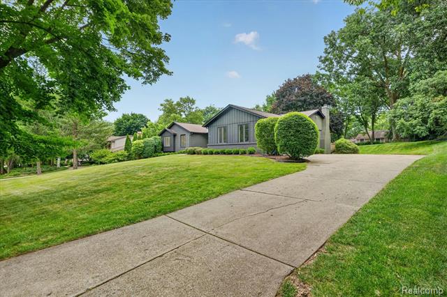 Builiding view five for 756 Great Oaks, Bloomfield Hills, MI. 48304
