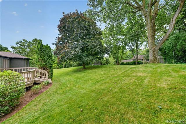 Builiding view forty four for 756 Great Oaks, Bloomfield Hills, MI. 48304