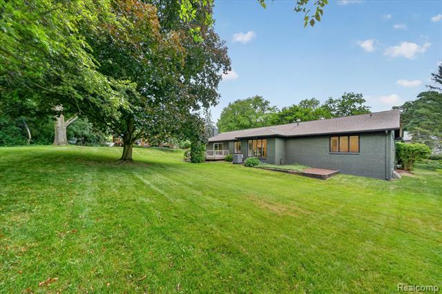 Builiding view forty seven for 756 Great Oaks, Bloomfield Hills, MI. 48304