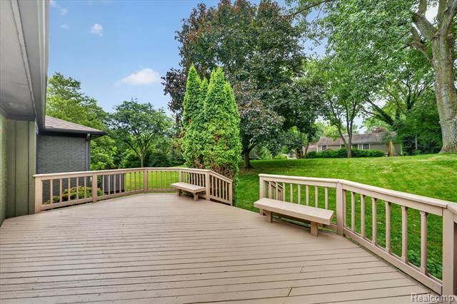 Builiding view forty three for 756 Great Oaks, Bloomfield Hills, MI. 48304
