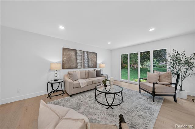 Builiding view nine for 756 Great Oaks, Bloomfield Hills, MI. 48304