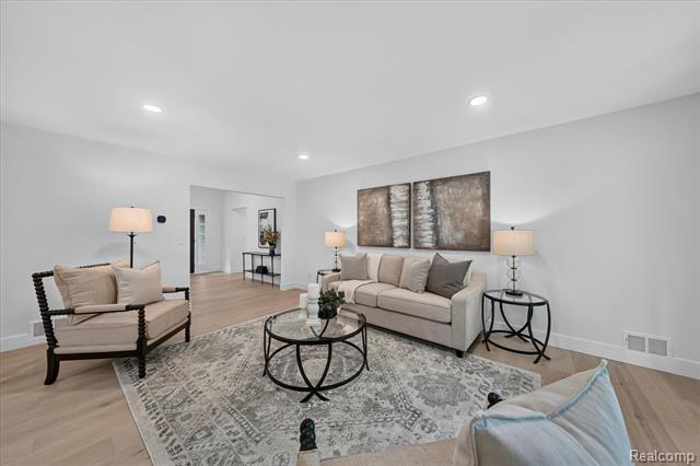 Builiding view ten for 756 Great Oaks, Bloomfield Hills, MI. 48304