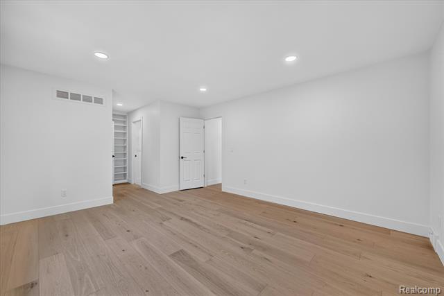 Builiding view thirty four for 756 Great Oaks, Bloomfield Hills, MI. 48304