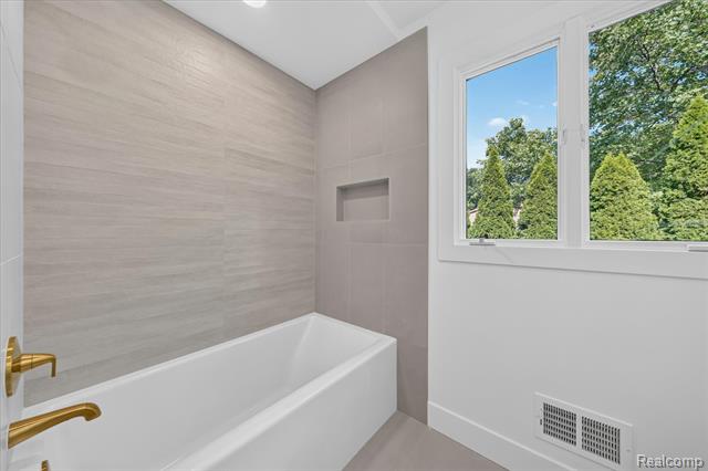 Builiding view thirty one for 756 Great Oaks, Bloomfield Hills, MI. 48304