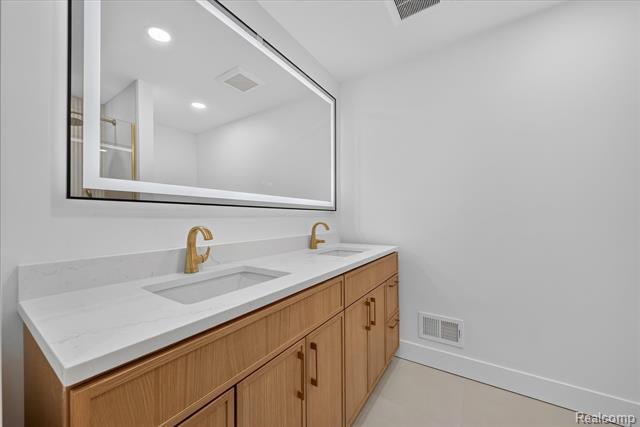 Builiding view thirty seven for 756 Great Oaks, Bloomfield Hills, MI. 48304