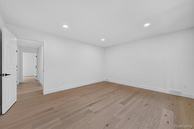 Builiding view thirty three for 756 Great Oaks, Bloomfield Hills, MI. 48304
