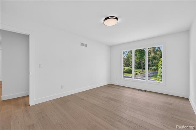 Builiding view twenty eight for 756 Great Oaks, Bloomfield Hills, MI. 48304