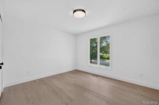 Builiding view twenty four for 756 Great Oaks, Bloomfield Hills, MI. 48304