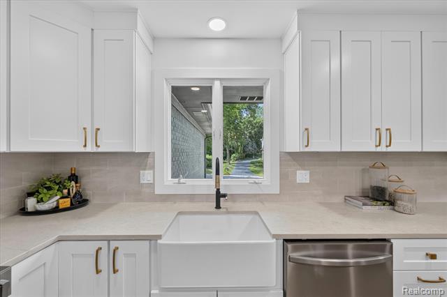 Builiding view twenty two for 756 Great Oaks, Bloomfield Hills, MI. 48304