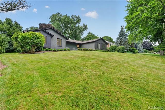 Builiding view two for 756 Great Oaks, Bloomfield Hills, MI. 48304