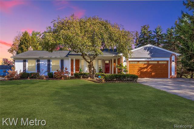 front view for 5338 Berwyck Dr, Troy, Mi. 48085