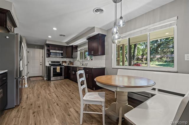 Builiding view fifteen for 917 S Reading, Bloomfield Hills, MI. 48304