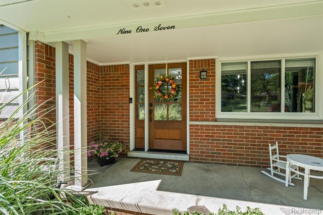 Builiding view four for 917 S Reading, Bloomfield Hills, MI. 48304