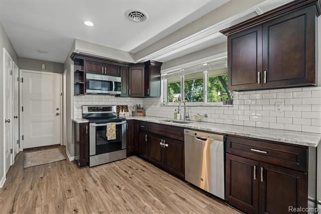 Builiding view fourteen for 917 S Reading, Bloomfield Hills, MI. 48304