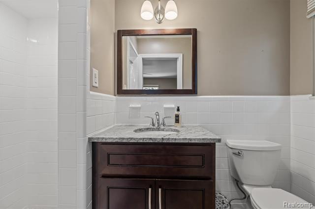 Builiding view nineteen for 917 S Reading, Bloomfield Hills, MI. 48304
