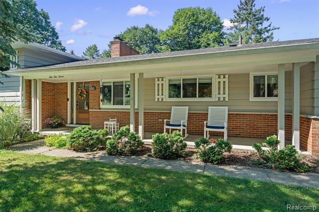 Builiding view one for 917 S Reading, Bloomfield Hills, MI. 48304